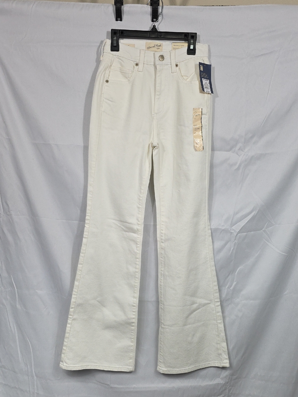 Universal Thread Women’s White Flared Jeans Classic High-Rise Fit Size 00 (W534)
